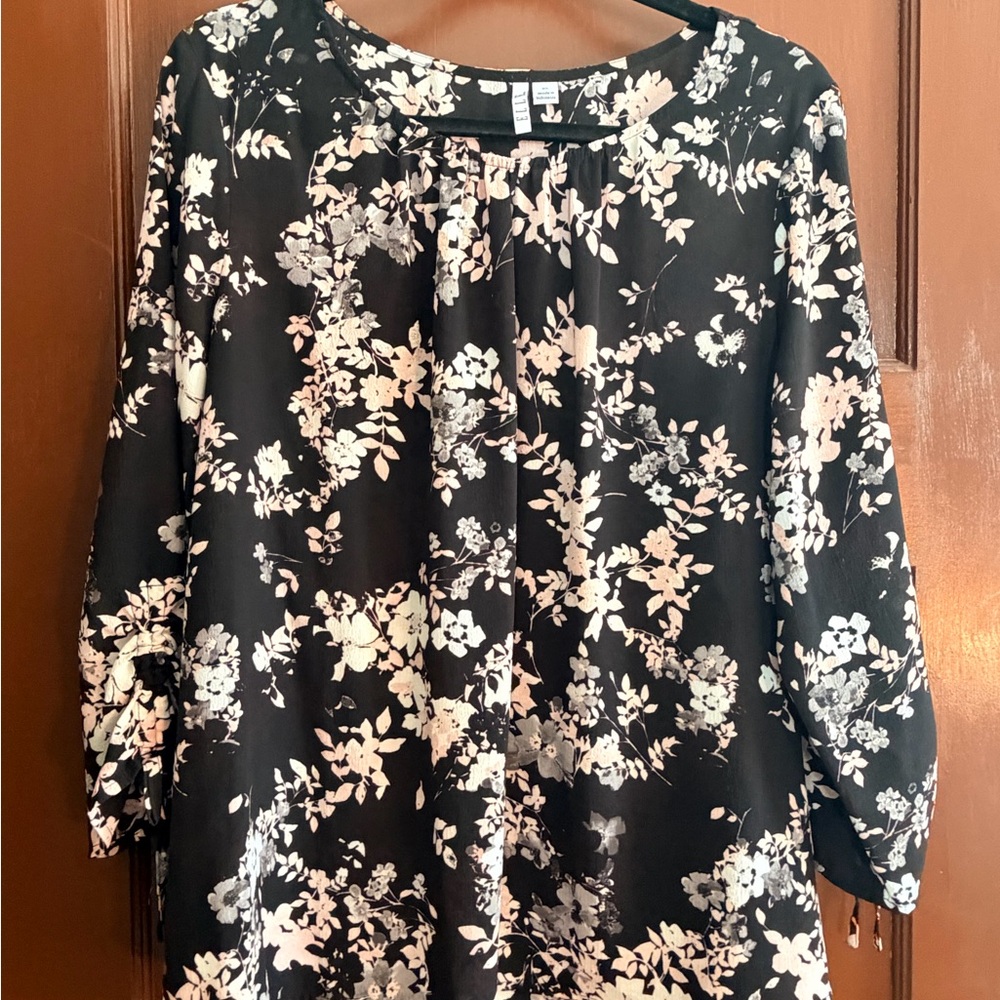 Elle Black and White Floral Blouse